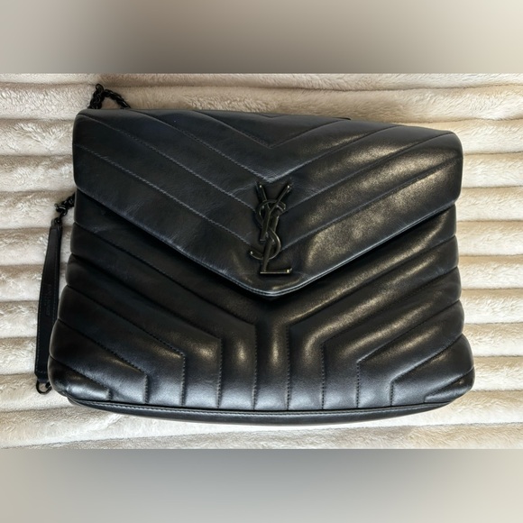 Saint Laurent
Loulou Small Shoulder Bag in Quilted Leather - Picture 8 of 12